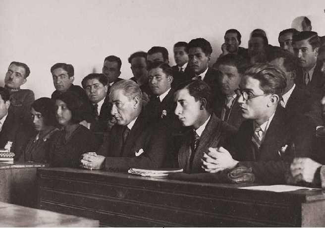 Mustafa Kemal Atatürk ve eğitime verdiği önem